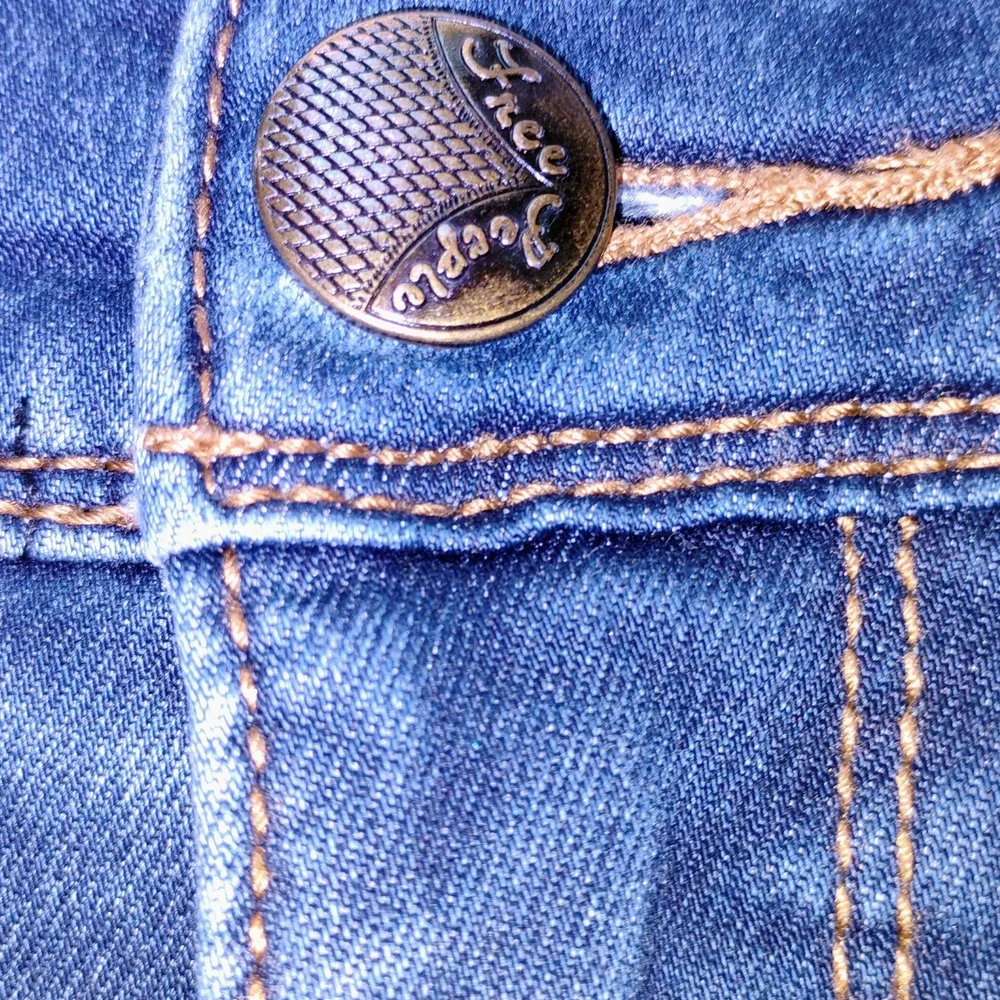 Free People Blue Skinny Jeans with Sleek Design Size 27 - Picture 6 of 6